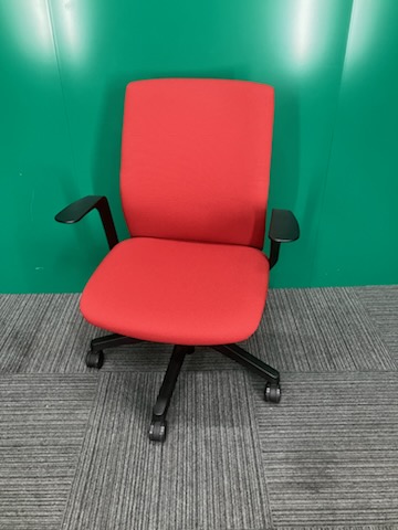 オカムラ 肘付事務チェア