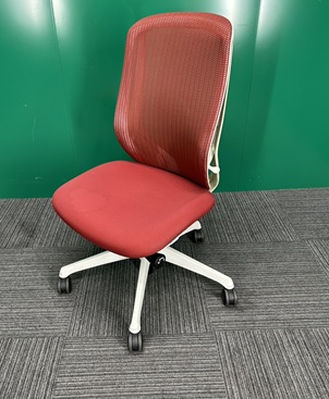 オカムラ　オフィスチェア　シルフィ　レッド