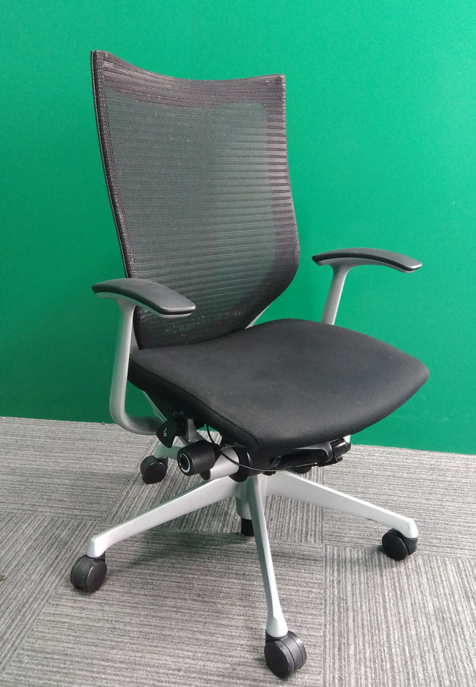 オカムラ事務チェア（バロン）ミドルバック