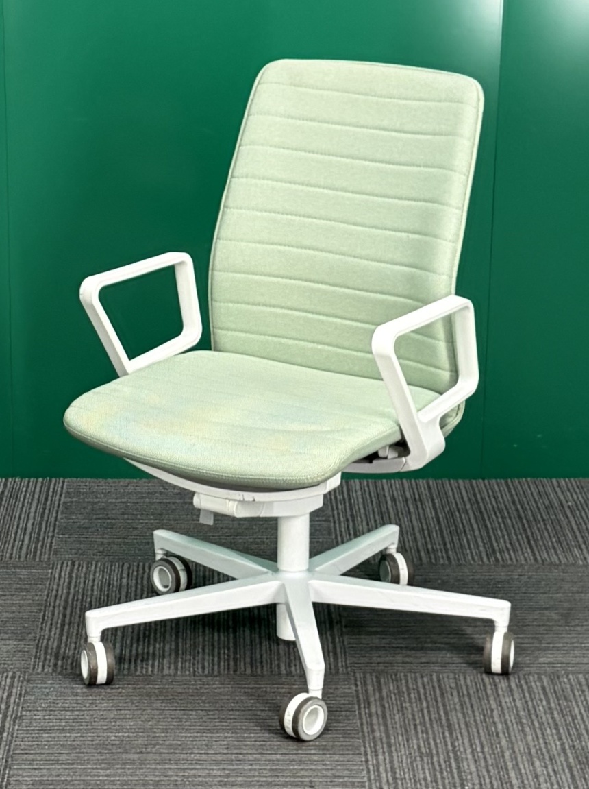 オフィスチェア　コクヨ　ファブレ　ライトグリーン