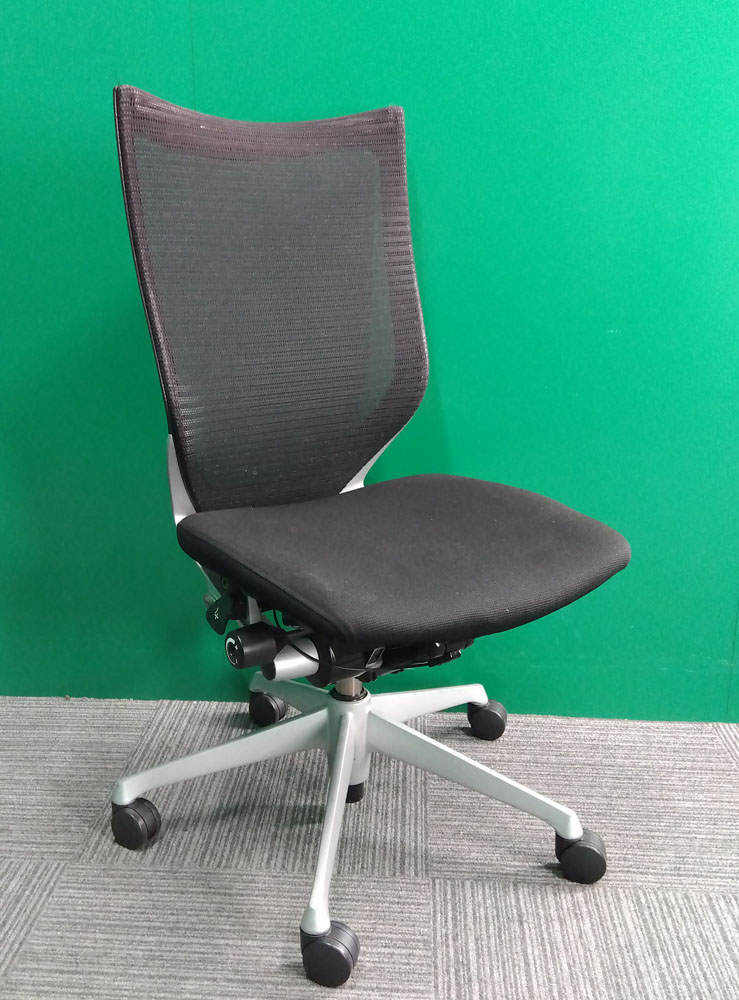 オカムラ事務チェア（バロン）肘無しミドルバック