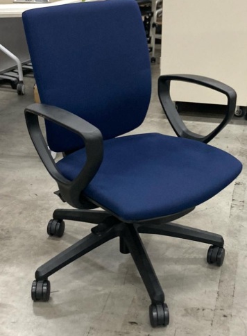 ライオン　オフィスチェア　肘付き　ネイビー