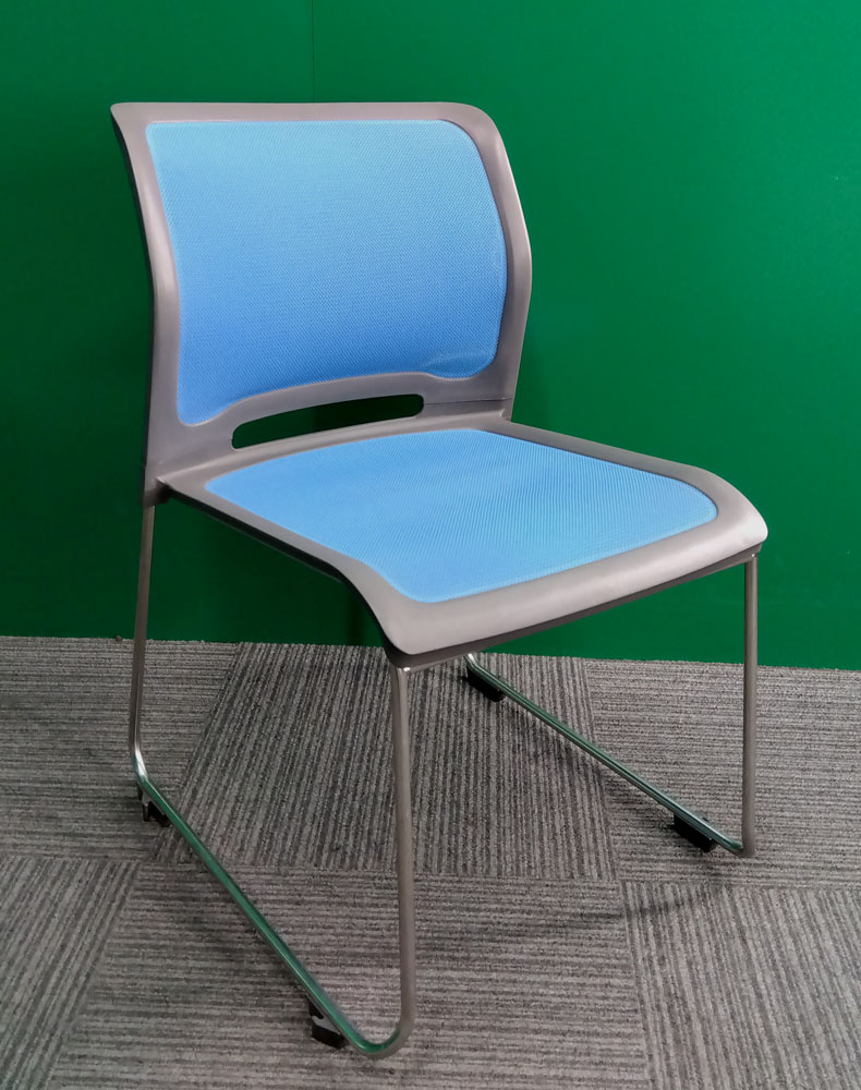 コクヨミーティングチェア（青）