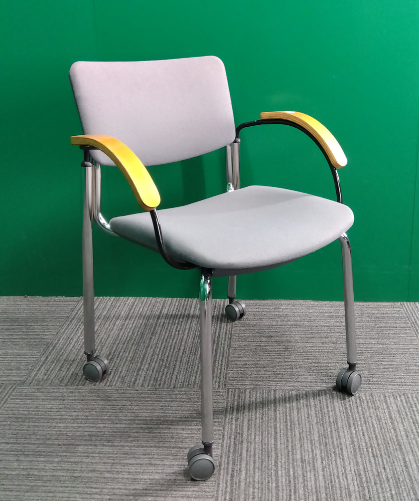 ミーティングチェア（木製肘）