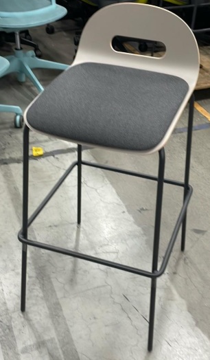 イトーキ　カウンターチェア