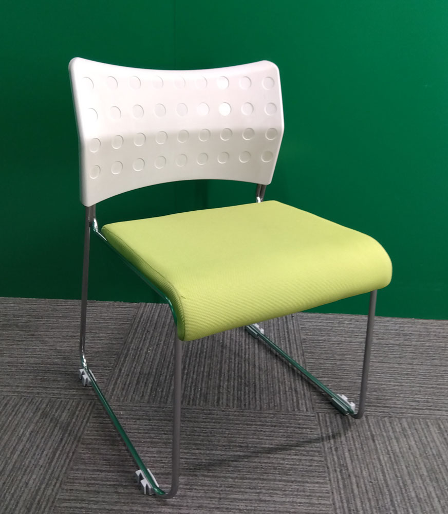 スタッキングチェア（背樹脂タイプ）