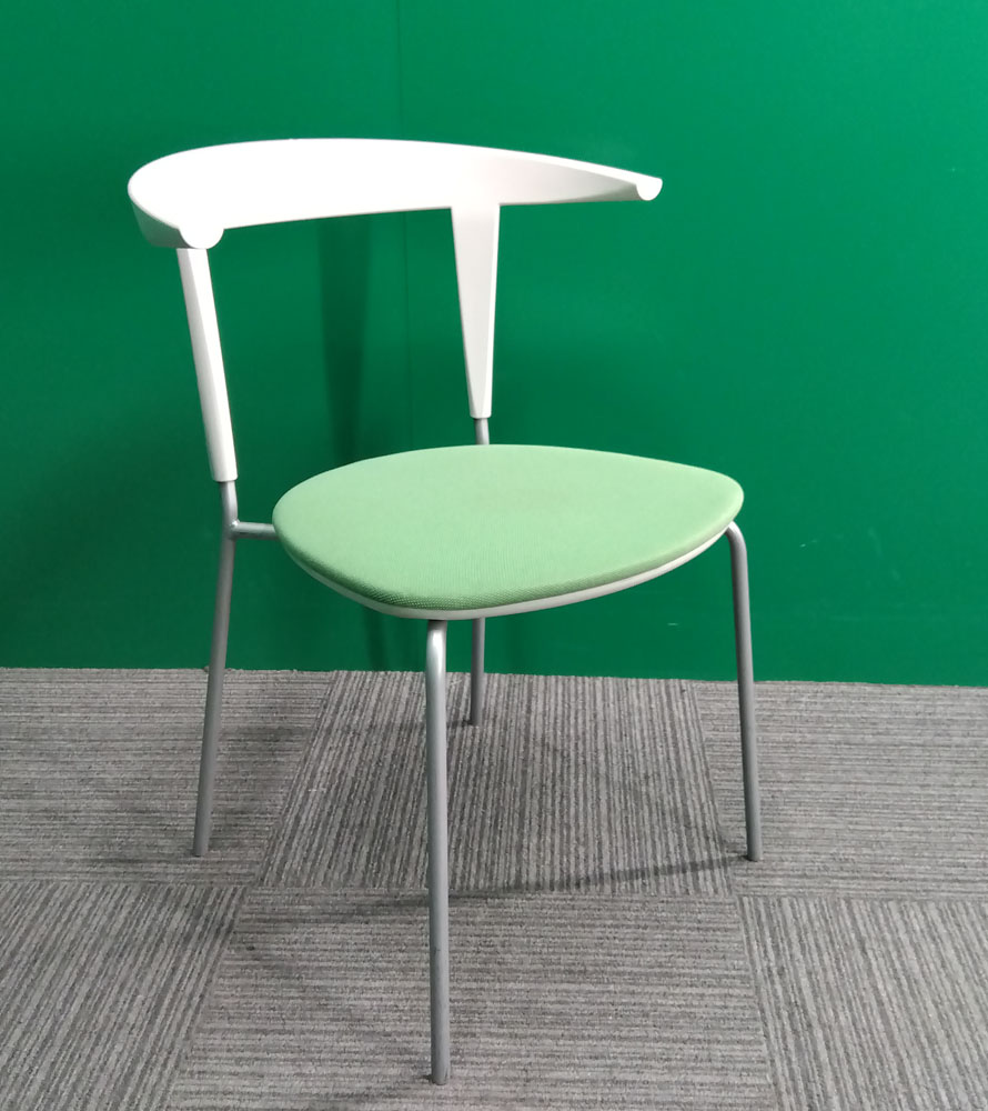ウチダスタッキングチェア（グリーン）