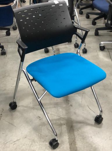 コクヨ ネスティングチェア ピエガ