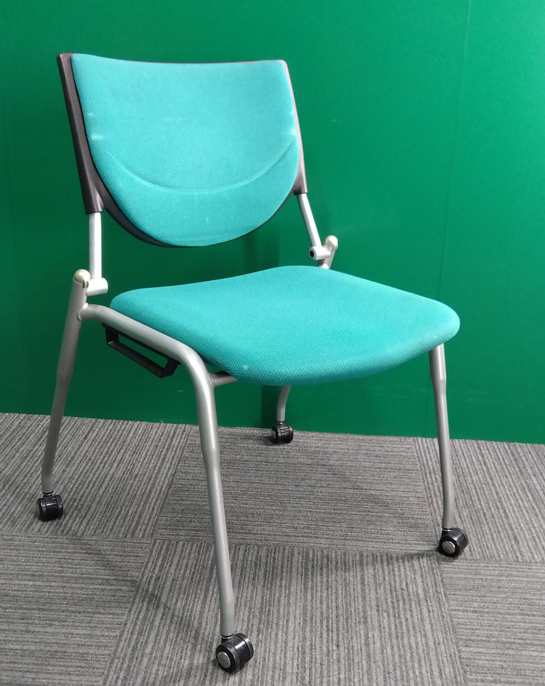 オカムラスタッキングチェア（プロスタック緑）