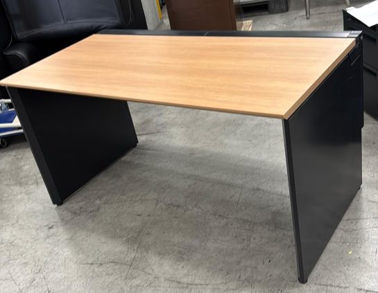 オカムラ 平机147