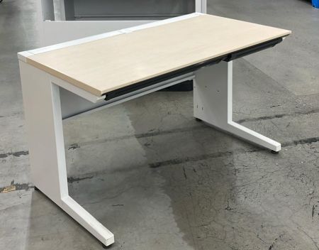 コクヨ 平机127 IS