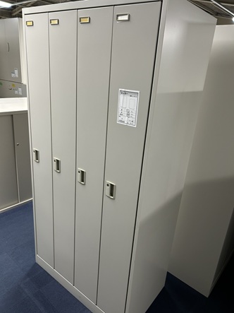 4人用ロッカー