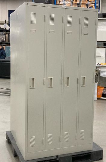 ナイキ 4人用ロッカー