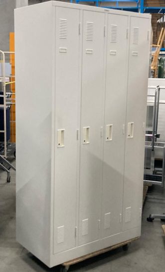 ナイキ 4人用ロッカー