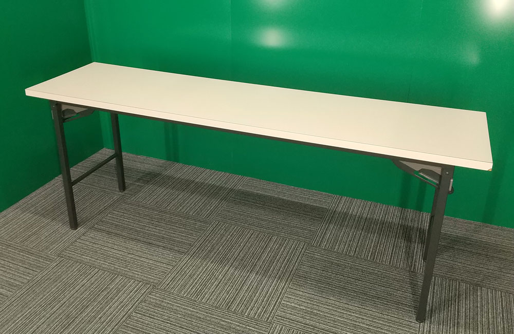 コクヨ　折り畳みテーブル（天板白）