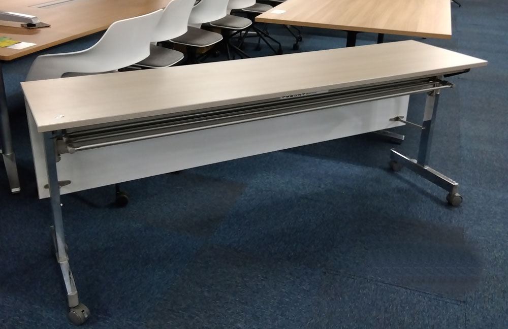 コクヨフォールディングテーブル（木目）