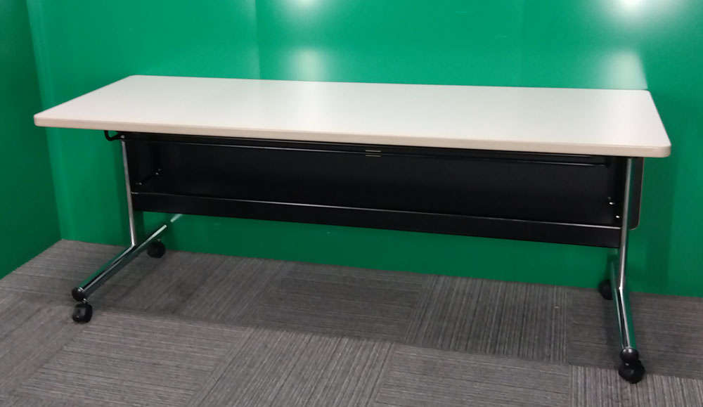 オカムラフォールディングテーブル（1860）