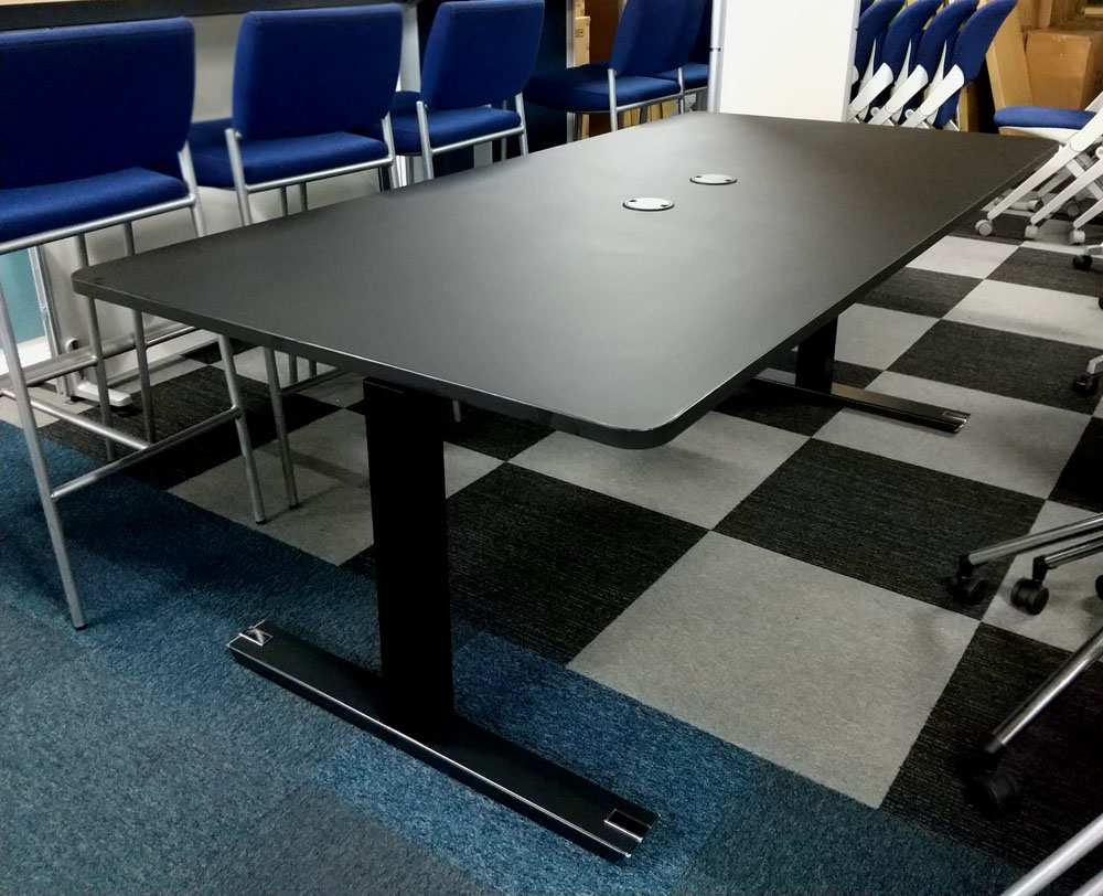 会議テーブル　イナバ（電動昇降式） 1
