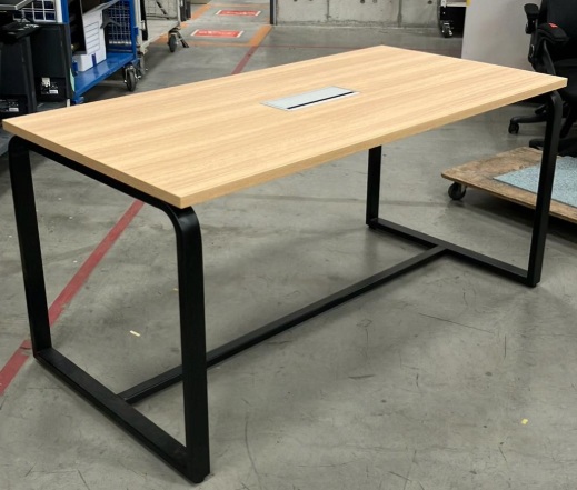 オフィスコム　ミーティングテーブル　メティオ　1575