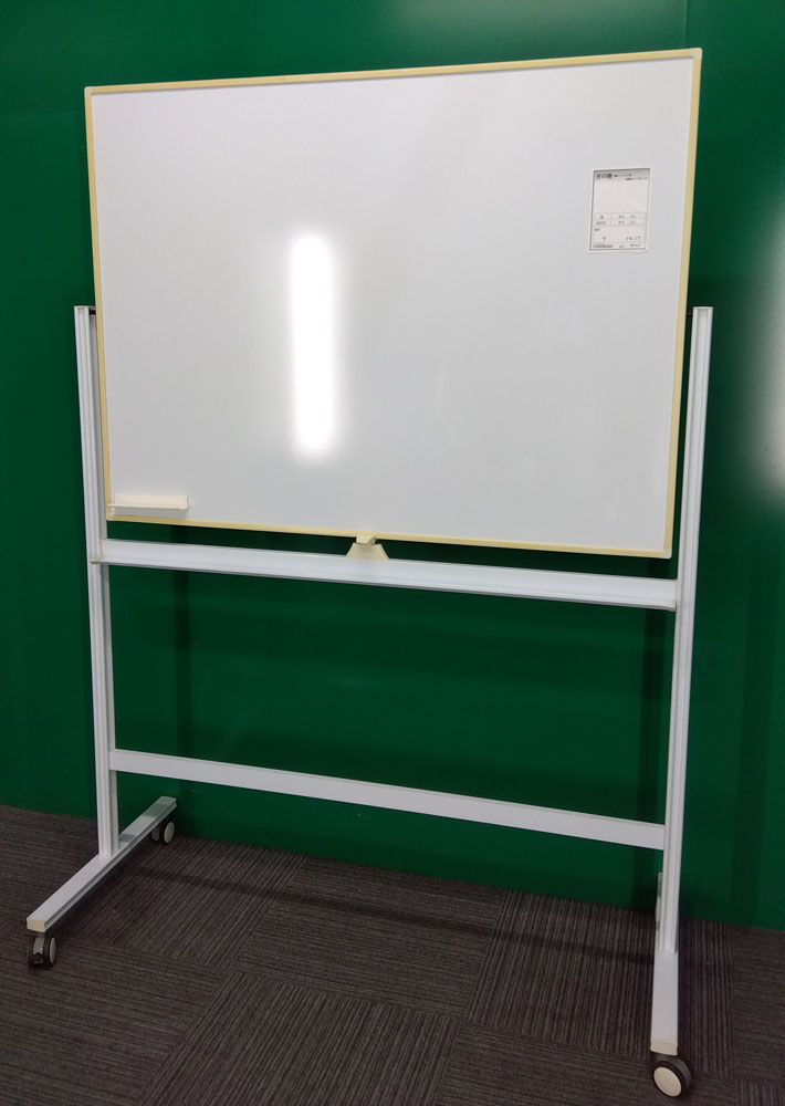 脚付きホワイトボード